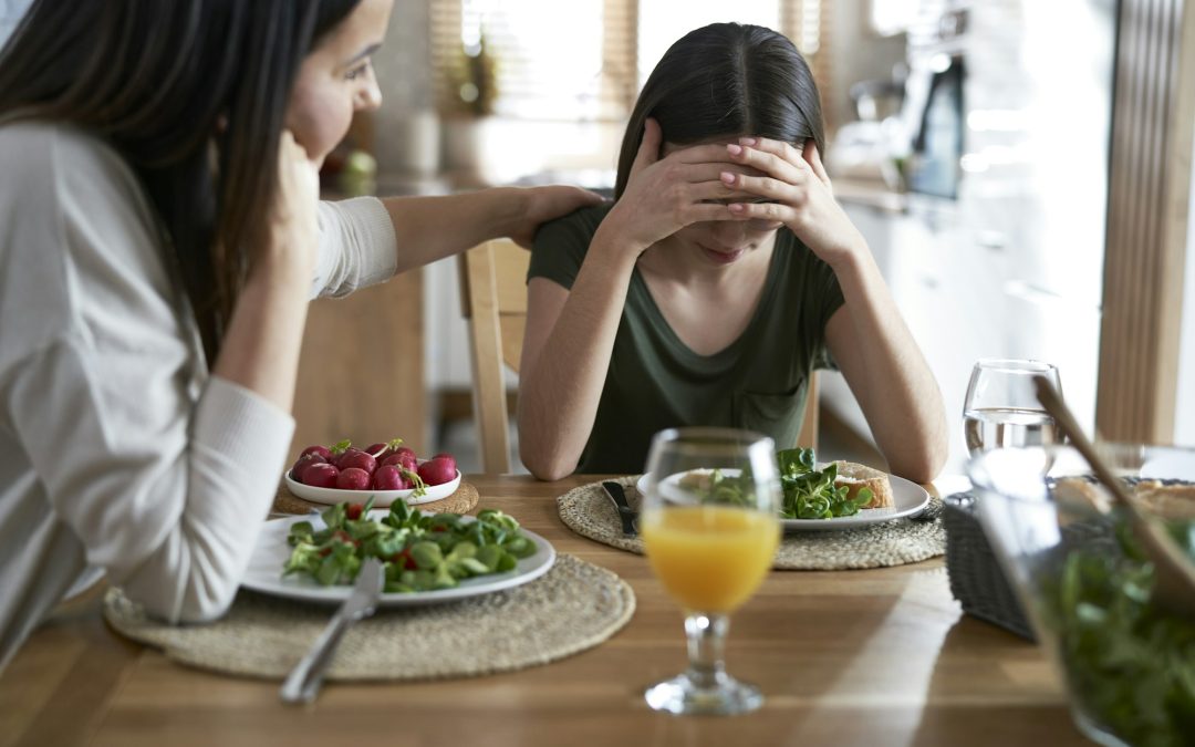 Come affrontare i problemi alimentari e seguire una dieta serenamente: consigli utili per migliorare la tua relazione con il cibo